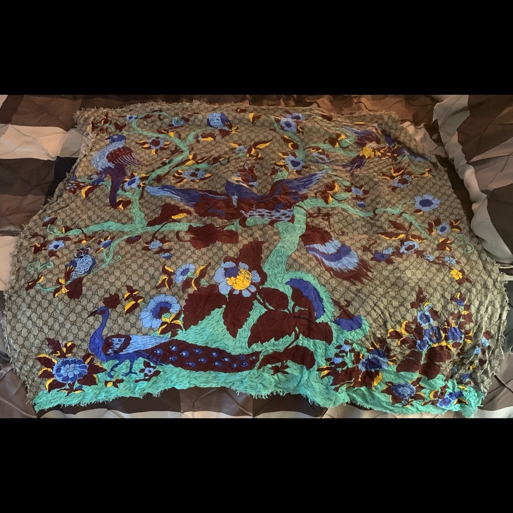 💥🔥💥🔥Gucci bird printed foulard scarf.